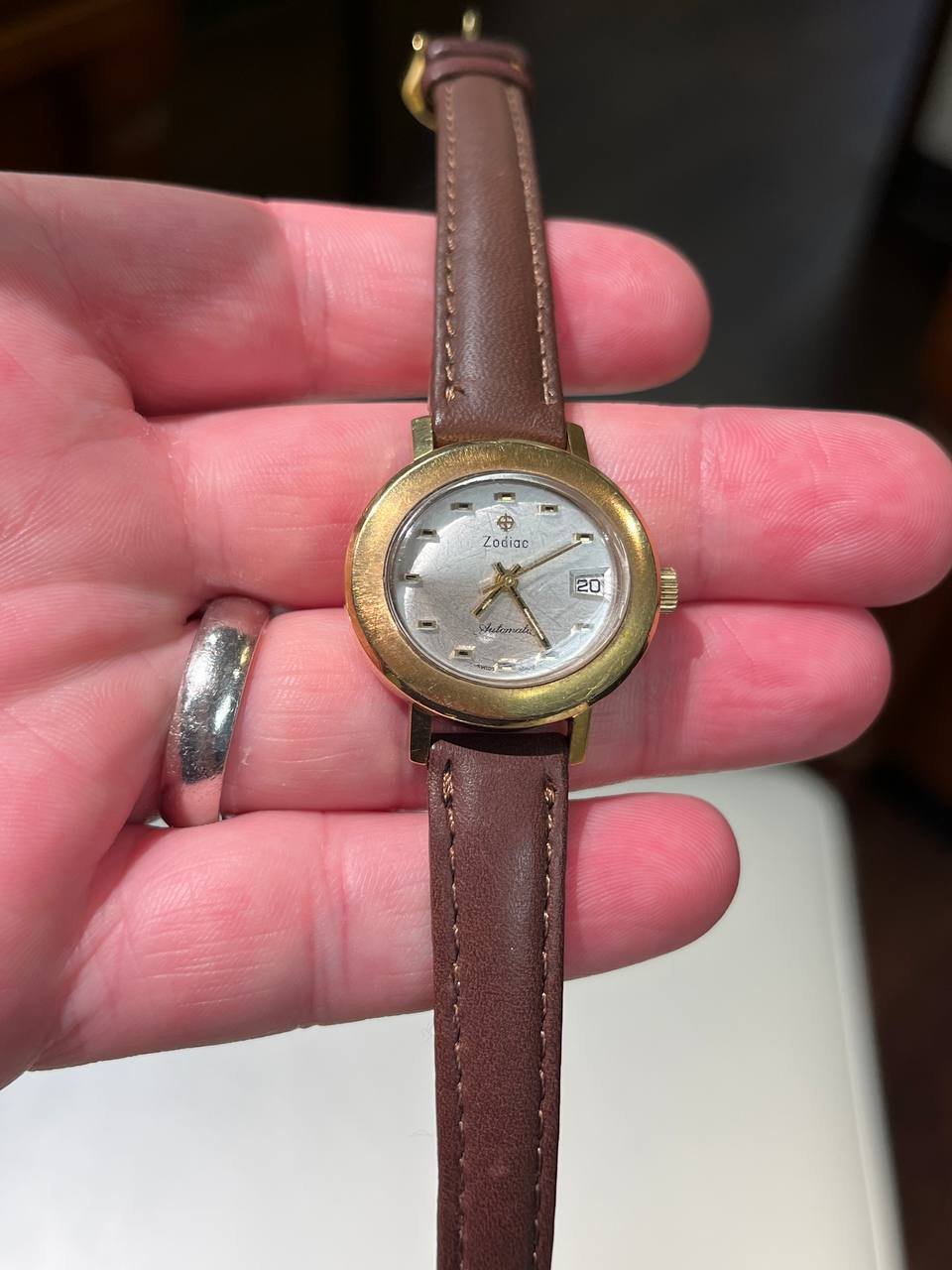 Zodiac Oval Automatic Date