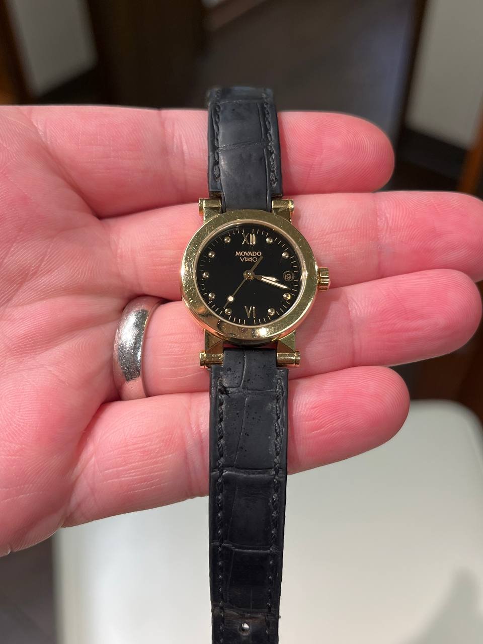 Movado Vizio Date 18k Gold Swiss Ladies Watch